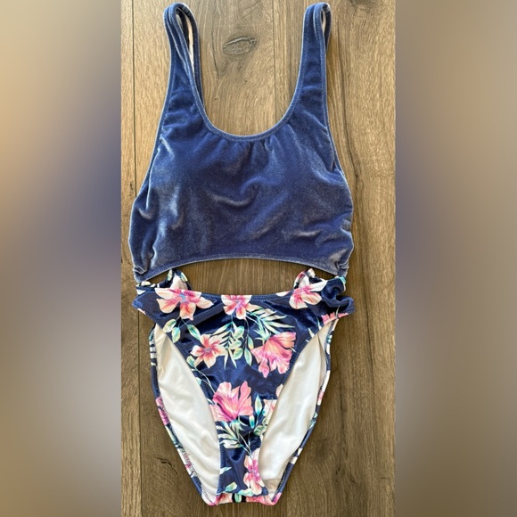 Victoria’s Secret Pink One Piece Cut Out Velvet Hawaiian Print Swimsuit Size Med - Picture 1 of 15